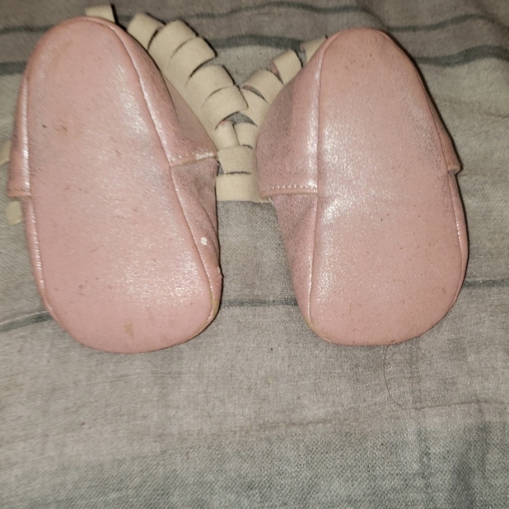 Baby moccasins - Picture 2 of 3